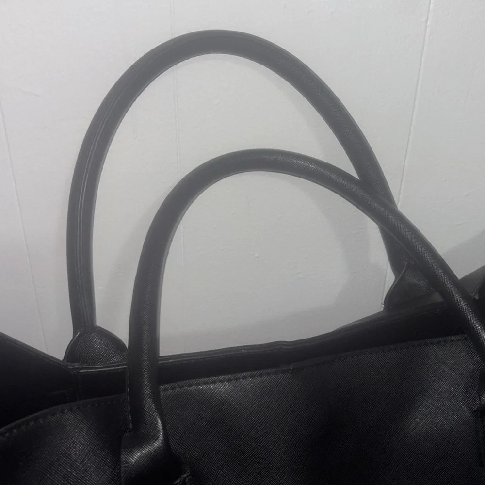 I speak Fluent Italian Vegan leather designer black tote-LA/TC - Picture 4 of 9